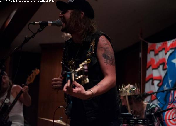 King Tuff And Wavves at First Unitarian 